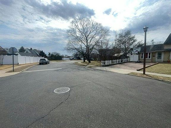 4th image of 38 Branch Ln