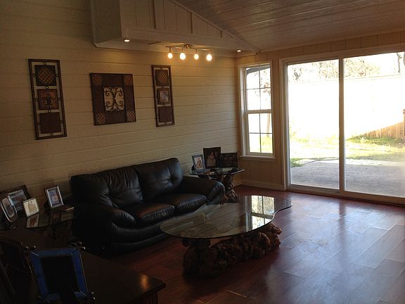 Family/ 2nd living room