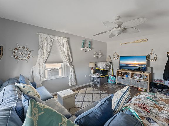 3rd image of 144 E Bennett Ave #4