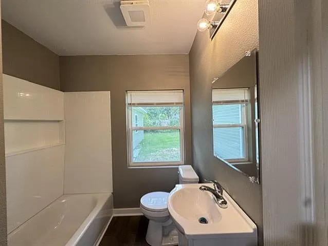 135 Rosewood Dr — Photo 8