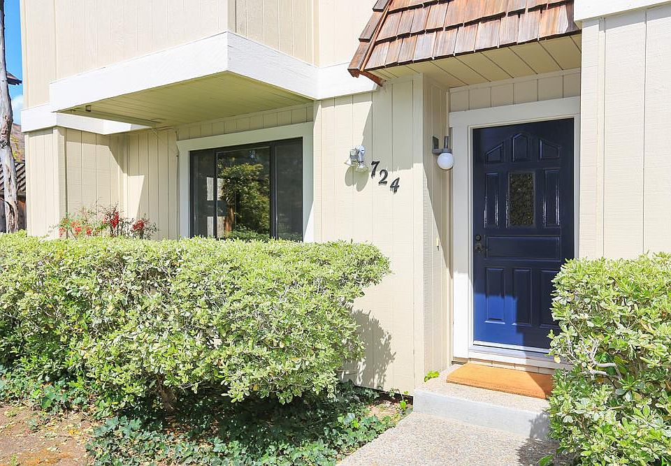 1st image of 724 Roble Ave #7
