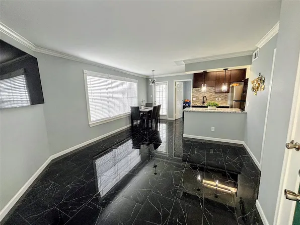 12660 Ashford Point Dr APT 606, Houston, TX 77082