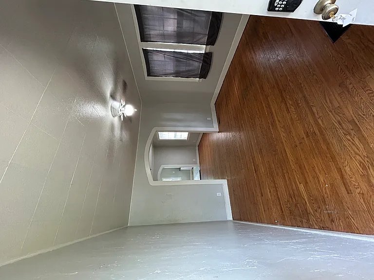 430 W Catalpa St — Photo 2