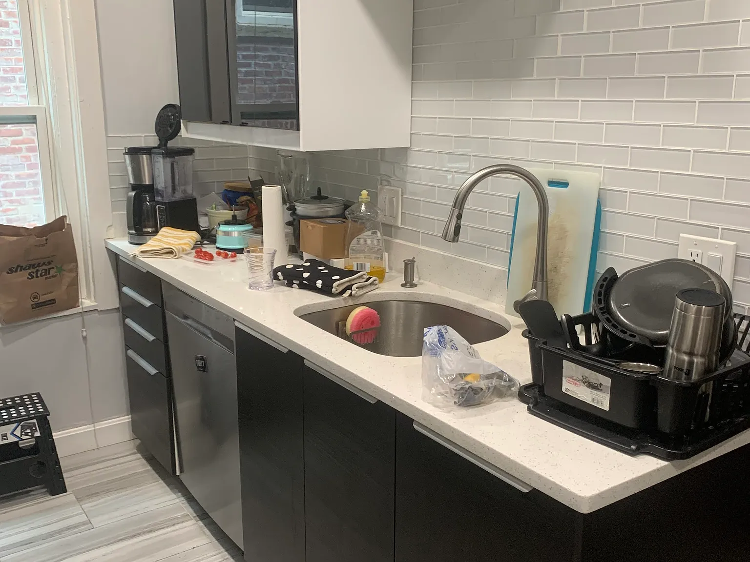 3 bed, 9999 sqft, $1,200 — Photo 2