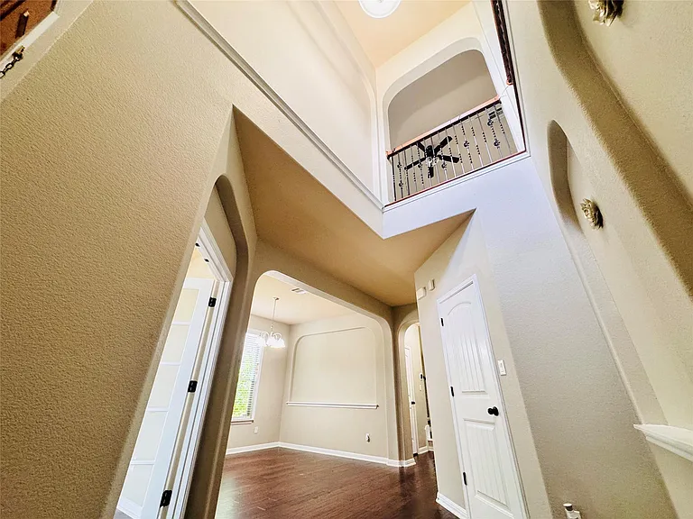 416 Buck Ridge Rd — Photo 3