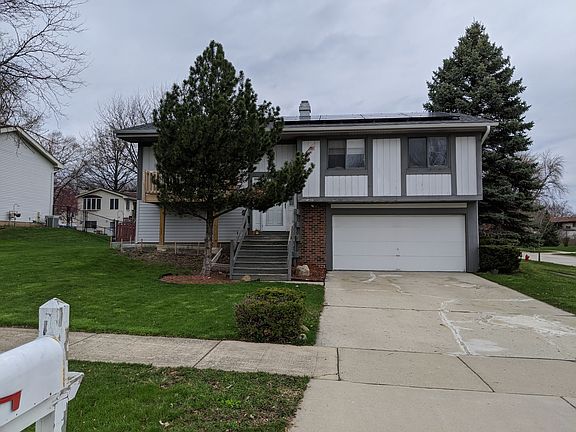3rd image of 306 Surrey Ln