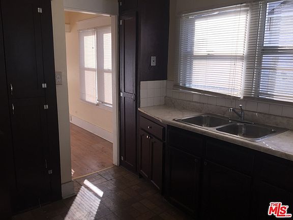4th image of 707 W 45th St