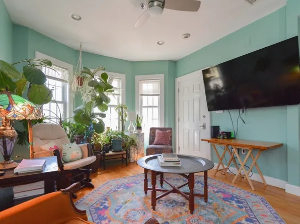 60 Houston Ave #2, Milton, MA 02186