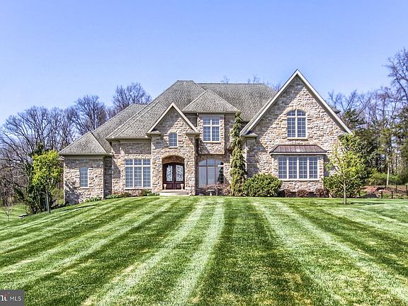 2nd image of 5683 Gingrich Rd