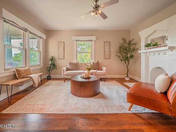 2nd image of 1211 Moses Ave