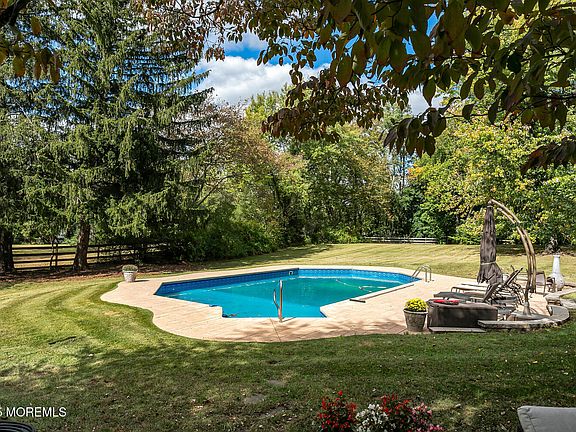 5th image of 37 Clover Hill Road