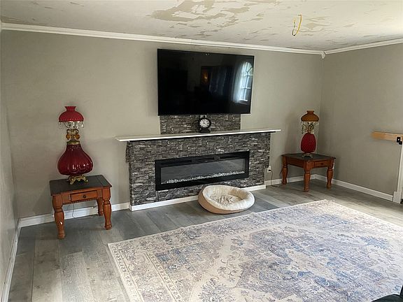 3rd image of 609 Murphy Dr