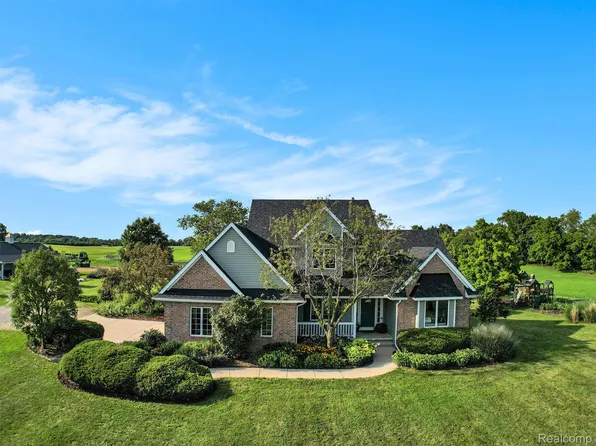 8584 E Parker Rd, Laingsburg, MI 48848