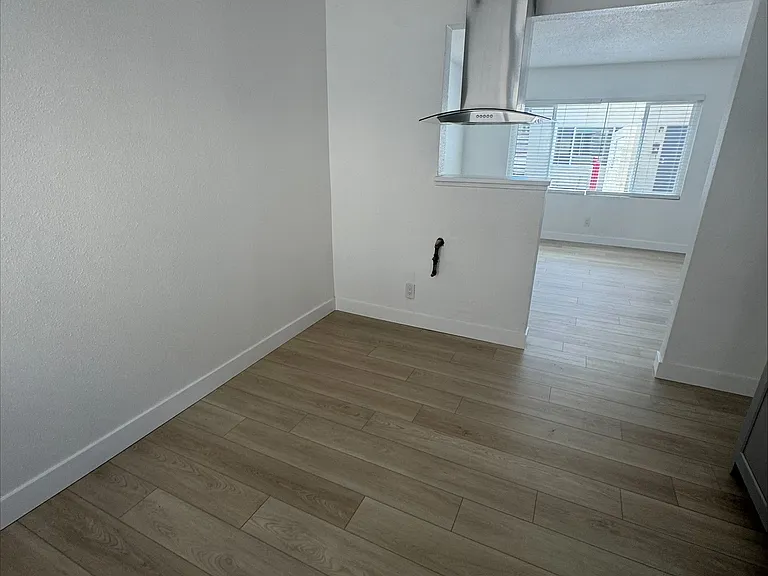 5776 Rostrata Ave — Photo 7