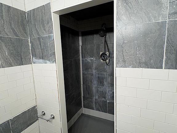 5th image of 714 S 1st Ave #C