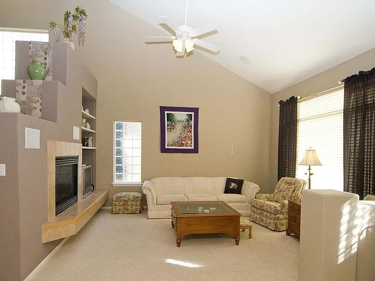 4913 Spyglass Dr — Photo 9