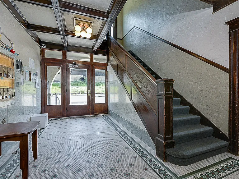 Grandview Apartments — Photo 12