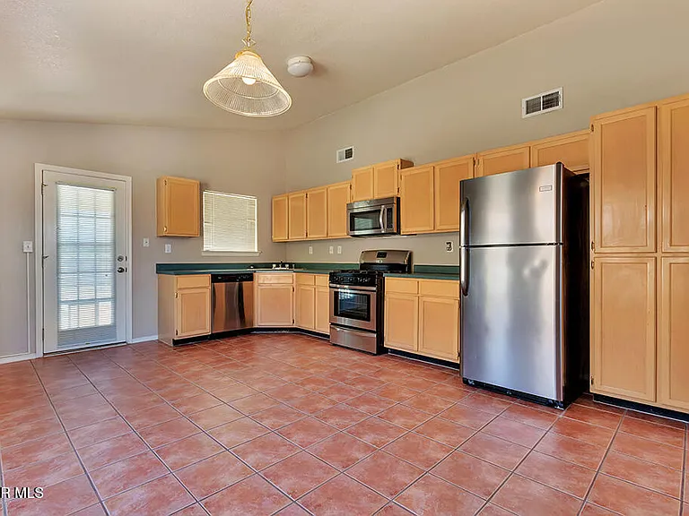 1417 Plaza Verde Dr — Photo 10