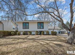 5432 Oakbrook Rd, Davenport, IA 52806