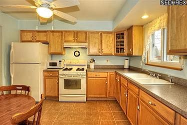 4th image of 19722 Parkmount Ave