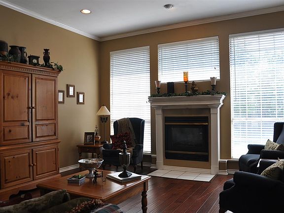 3rd image of 112 Whippoorwill Ln