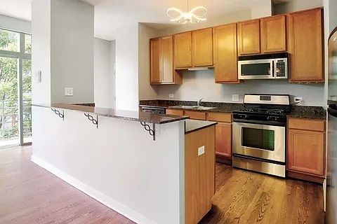 4th image of 1033 E 46th St APT 406