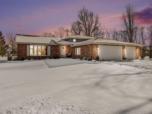 9679 E Oakridge Dr, Saint John, IN 46373