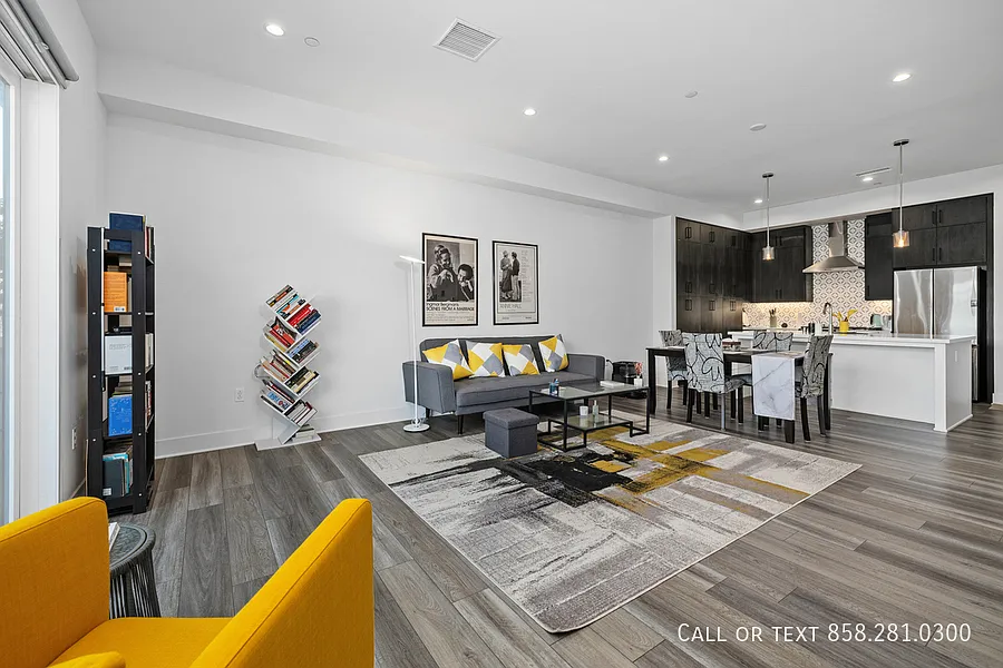 Stunning Modern Townhome with Private Rooftop Deck — Photo 2