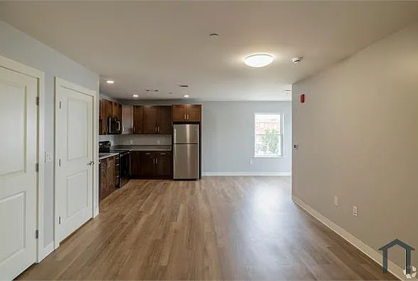 351 Chestnut St — Photo 16