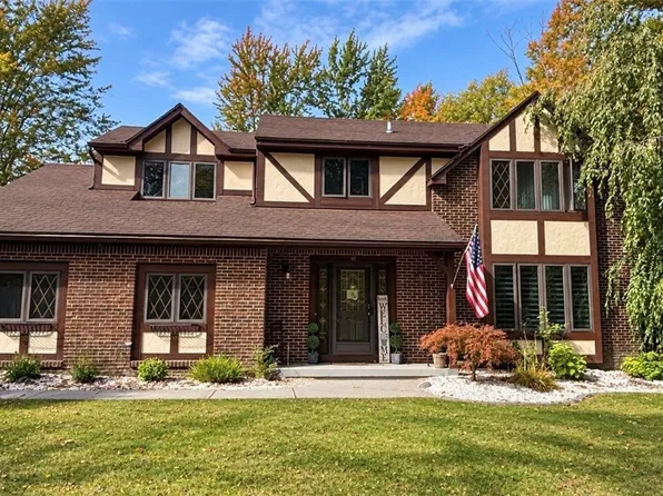 30 Red Fox Ln, Orchard Park, NY 14127