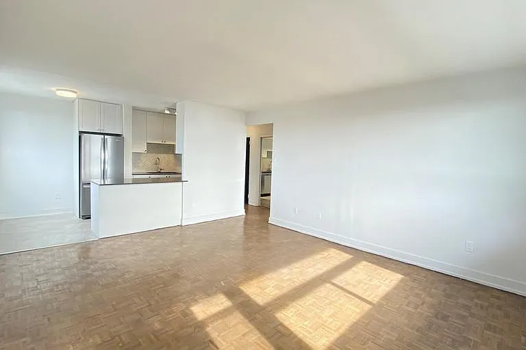 66 Spadina Rd — Photo 10