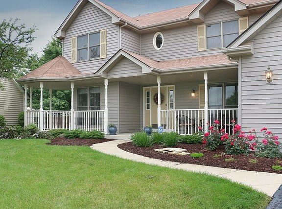 2nd image of 701 Clarendon Ln