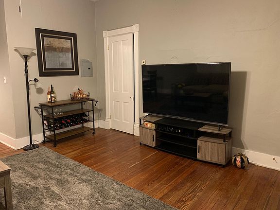 2nd image of 541 Broadway Ave