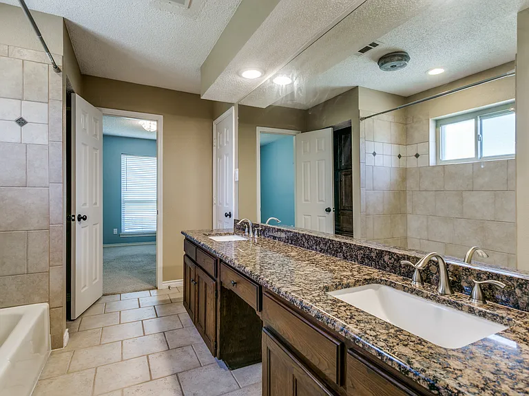 8 Winding Creek Ct — Photo 18