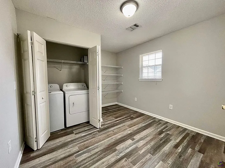 321 Deerfield Cir — Photo 18