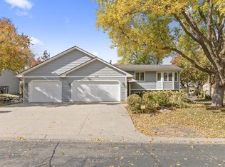 7000 Derby Dr, Chanhassen, MN 55317