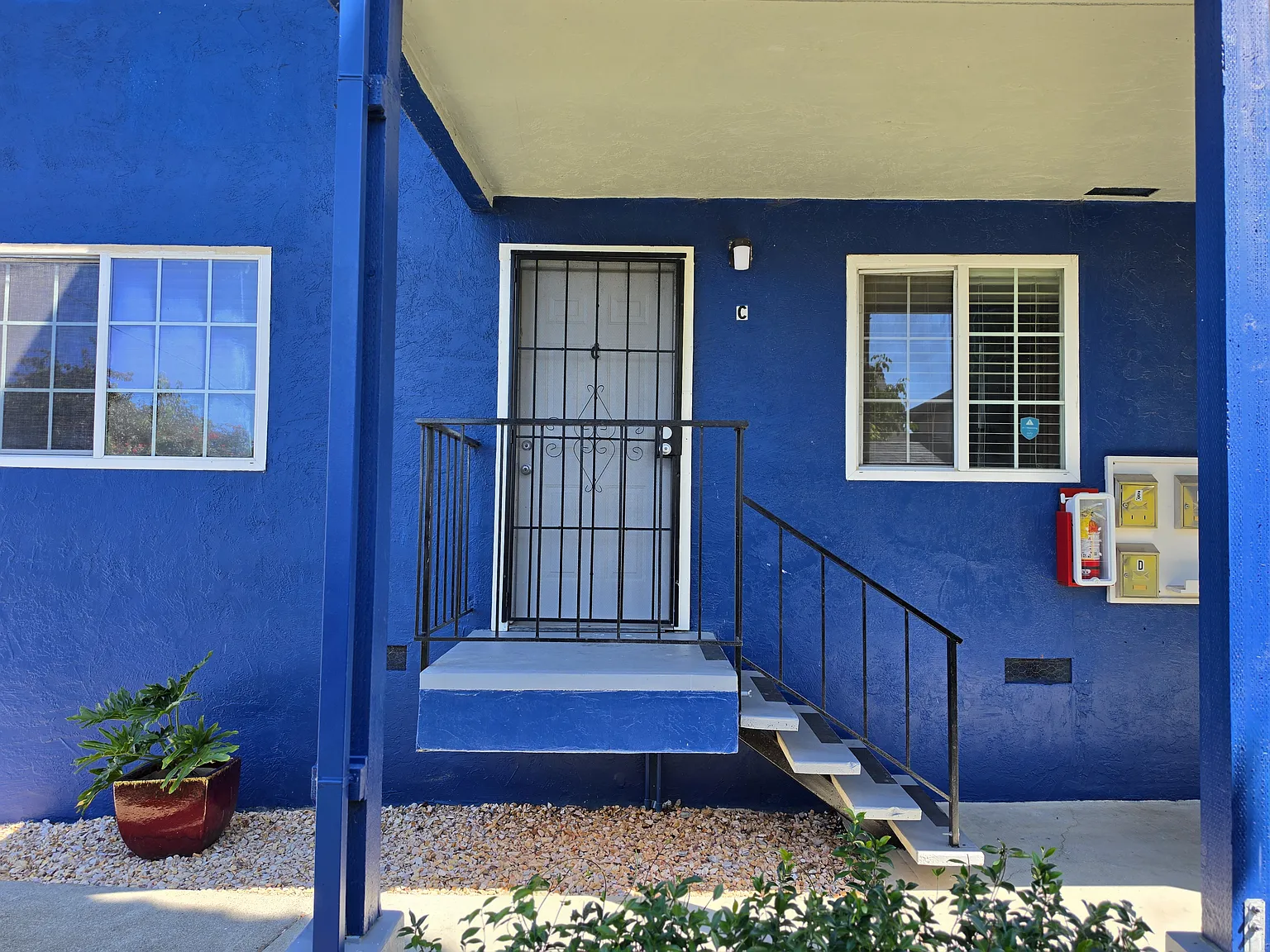 2 bed, 800 sqft, $2,000 — Photo 3