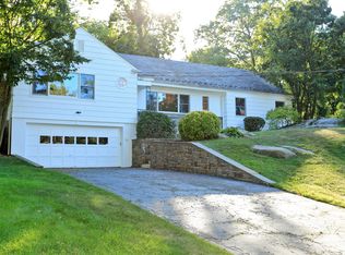 10 S Ridge Rd, Larchmont, NY 10538