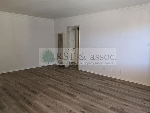 3rd image of 3186 S Barrington Ave APT K