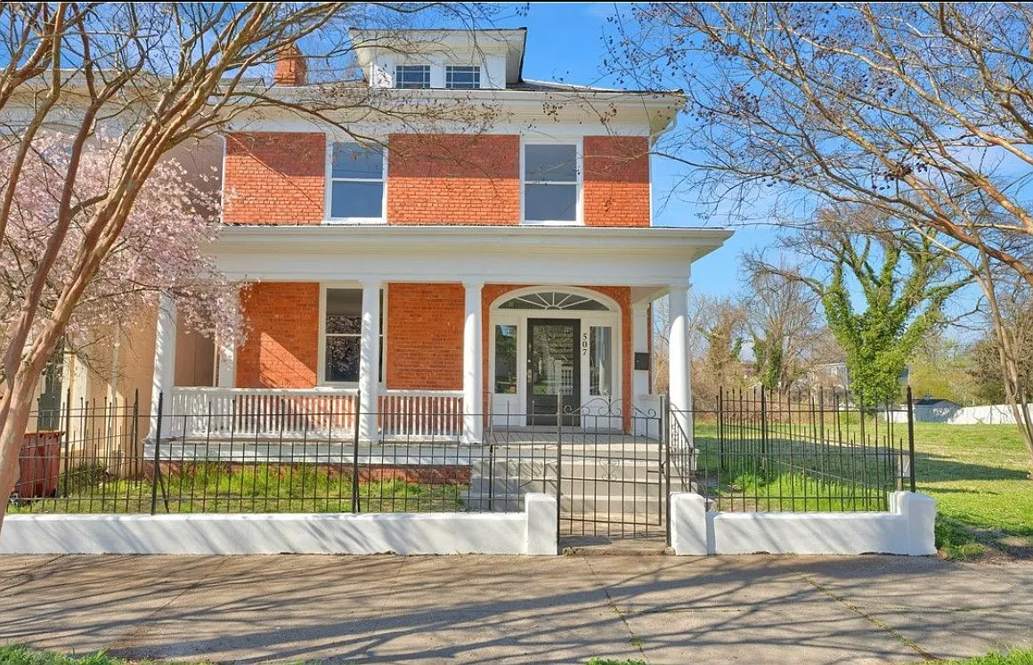 3 bed, 2.5 bath, 2134 sqft, $2,500 — Photo 1
