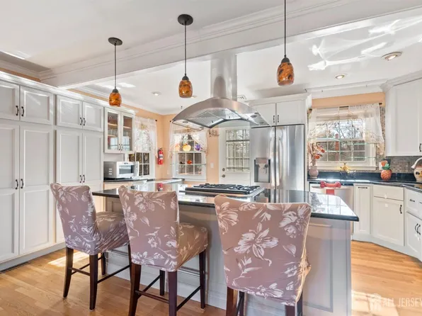 132 Berkley Ave, Colonia, NJ 07067