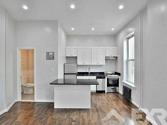 2nd image of 258 Halsey St #1B