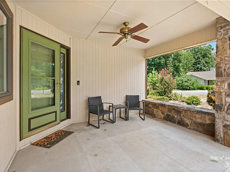 13 Yarmouth Dr — Photo 3