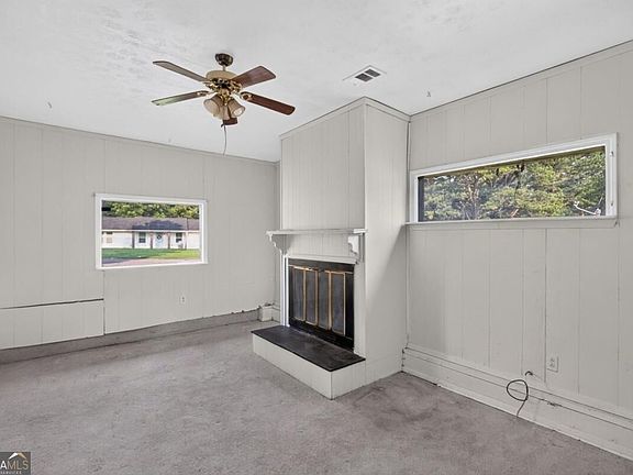 5th image of 150 Woodcrest Way
