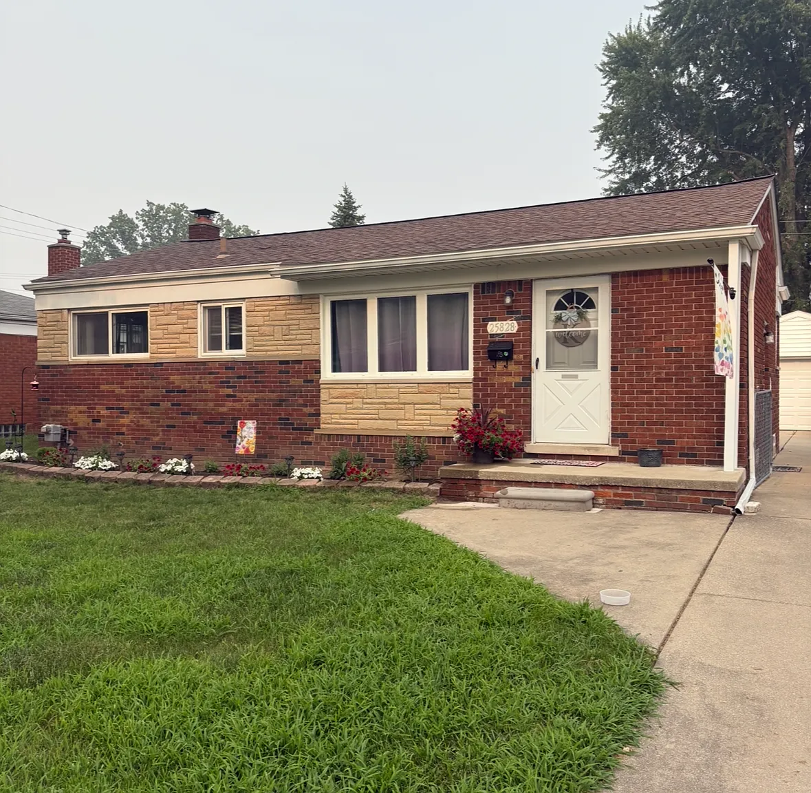 3 bed, 906 sqft, $700 — Photo 1