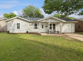 112 NE Murphy Rd, Burleson, TX 76028