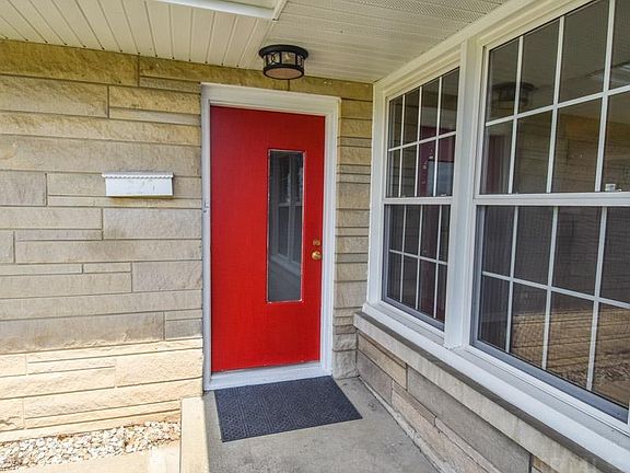 4th image of 225 S Hillsdale Dr