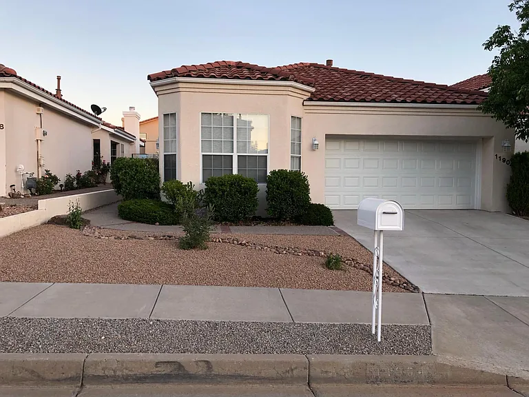 11904 Summertree Rd NE — Photo 1