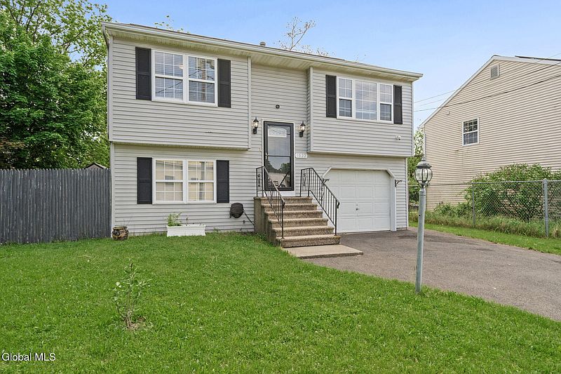 3rd image of 1822 Avenue B