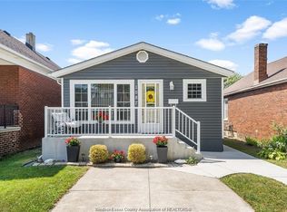 1087 Campbell Ave, Windsor, ON N9B2J4